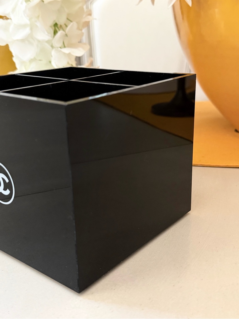 CHANEL Black & White Acrylic Cosmetic Caddy with CC Emblem - Picture 2 of 8